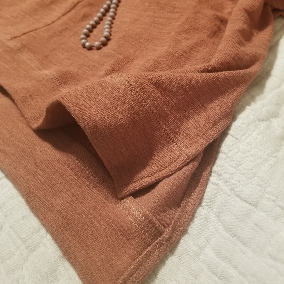 She and Sky Top - Picture 3 of 4